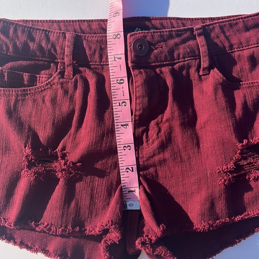 Forever 21 Burgundy Distressed Studded Shorts Women’s Size 27 - Picture 8 of 8